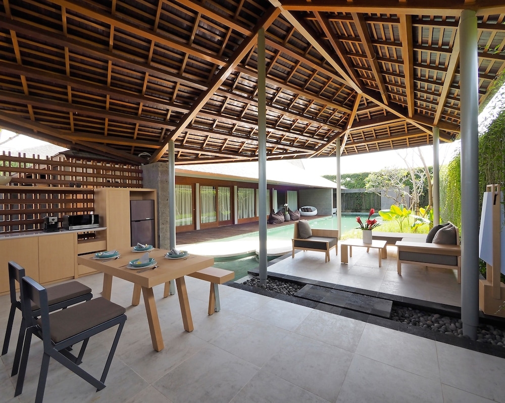 客室内のダイニングエリア