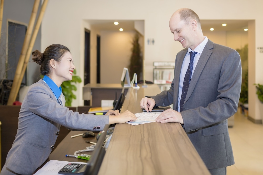 チェックイン / チェックアウト キオスク