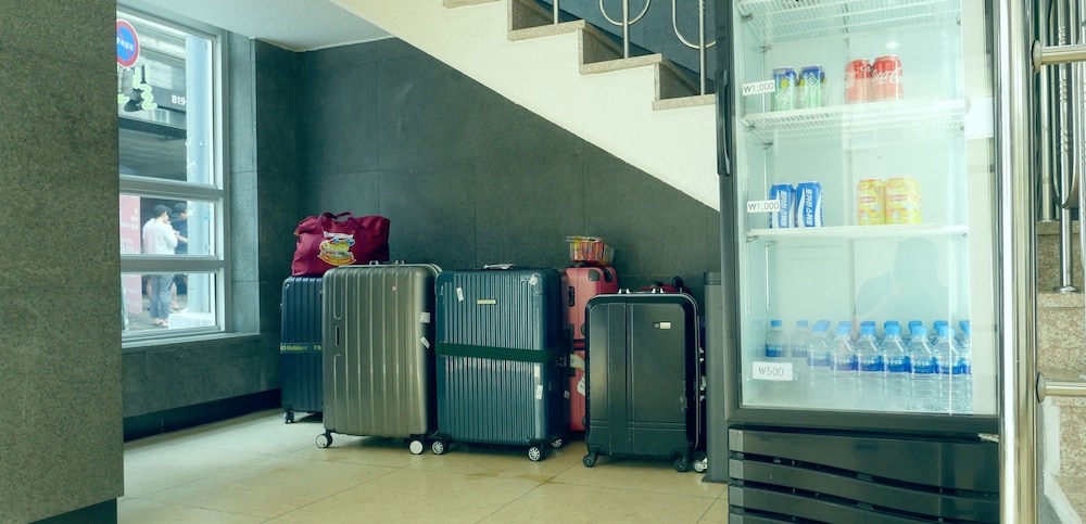 チェックイン / チェックアウト キオスク