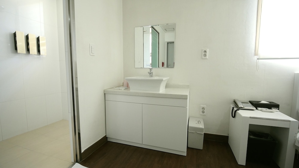 バスルームのシャワー