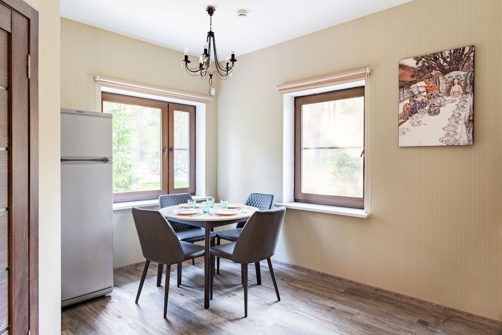 客室内のダイニングエリア