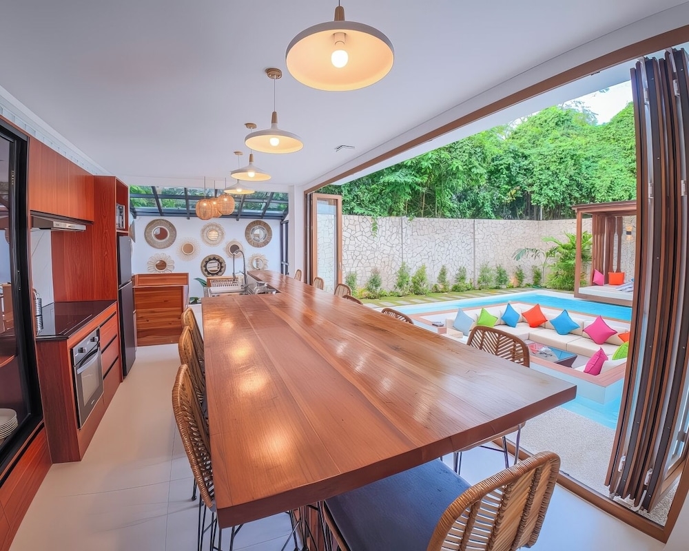 客室内のダイニングエリア