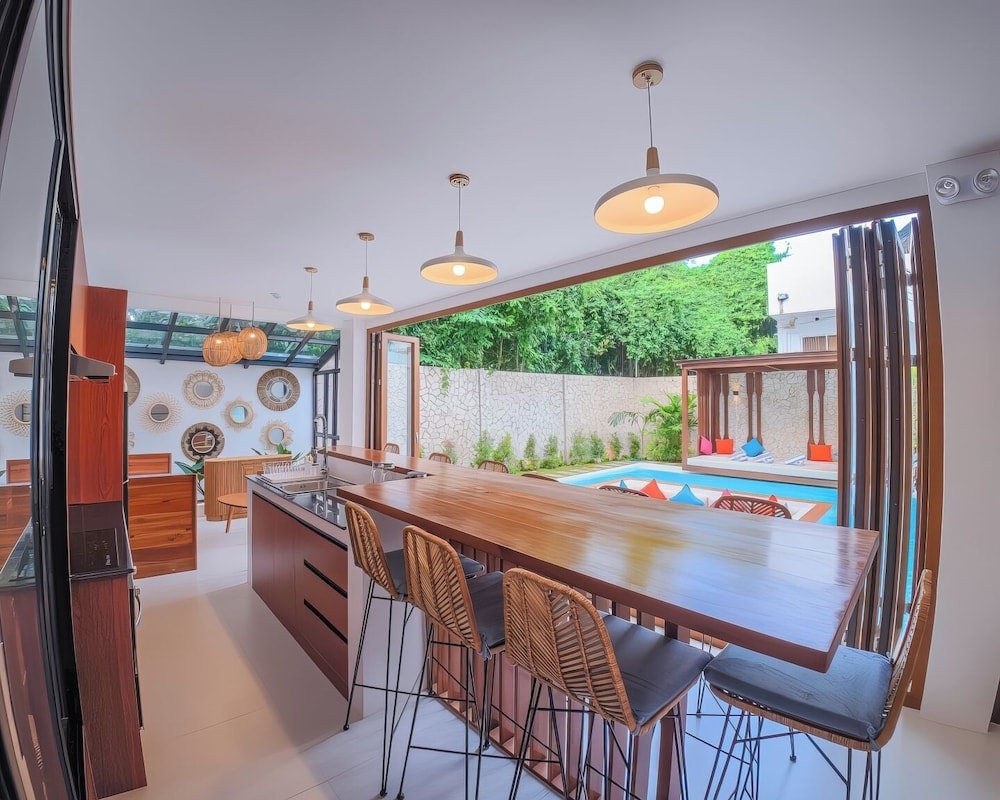 客室内のダイニングエリア