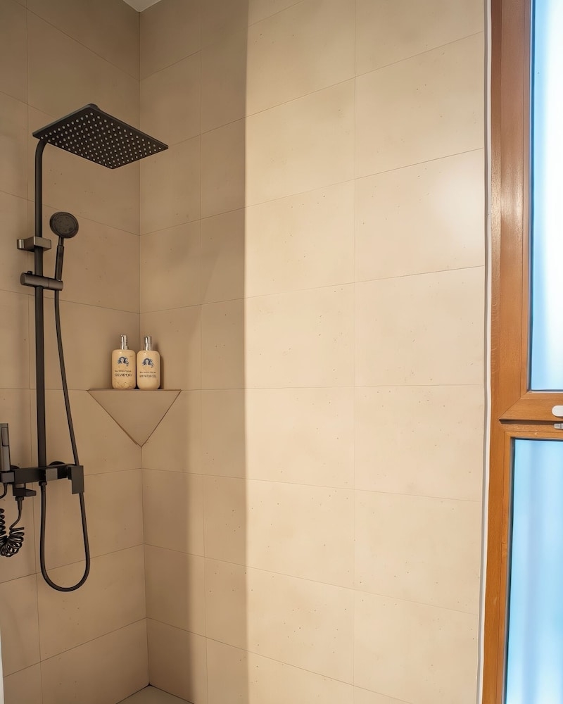 バスルームのシャワー