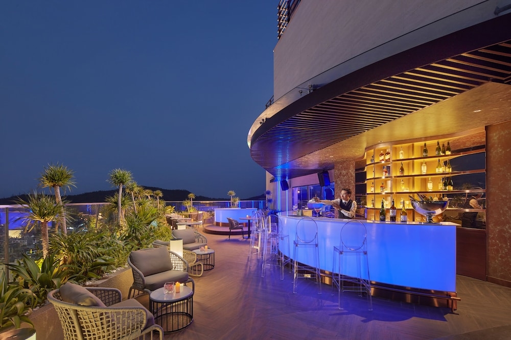 プールサイドバー