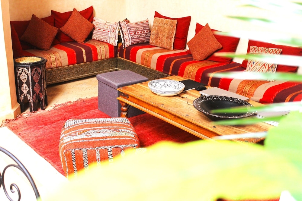 客室内のダイニングエリア