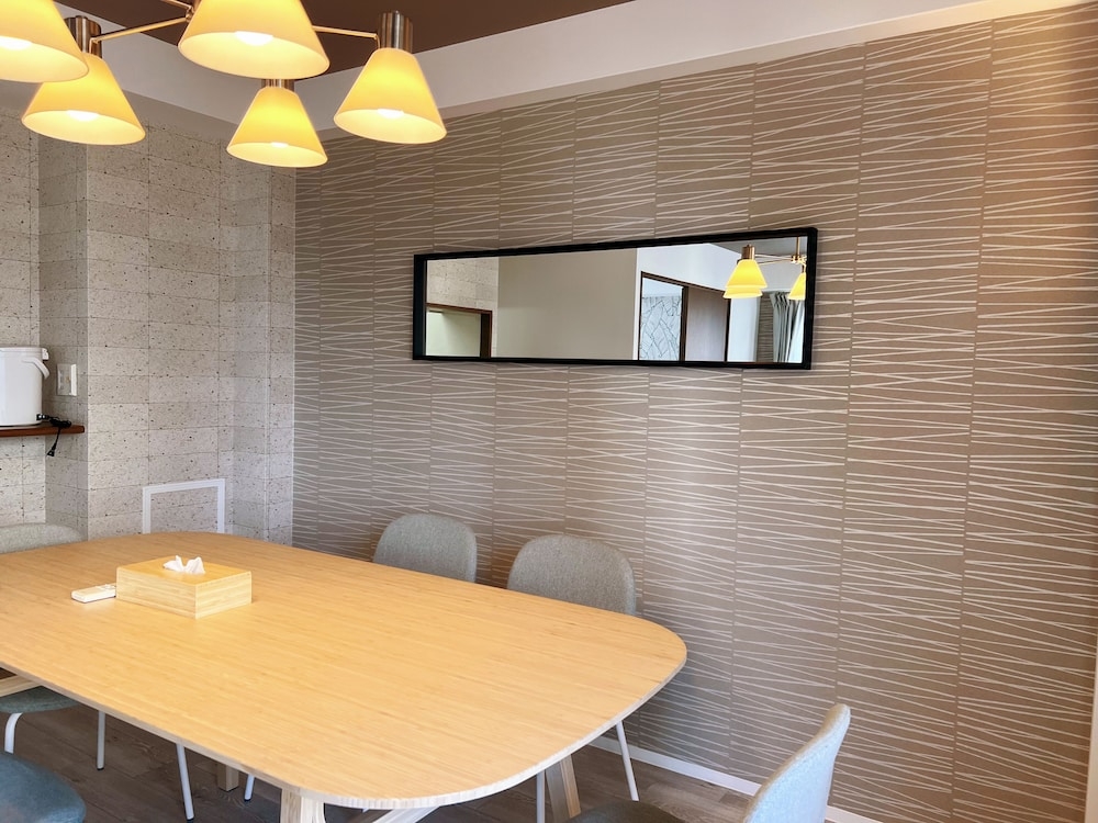 客室内のダイニングエリア