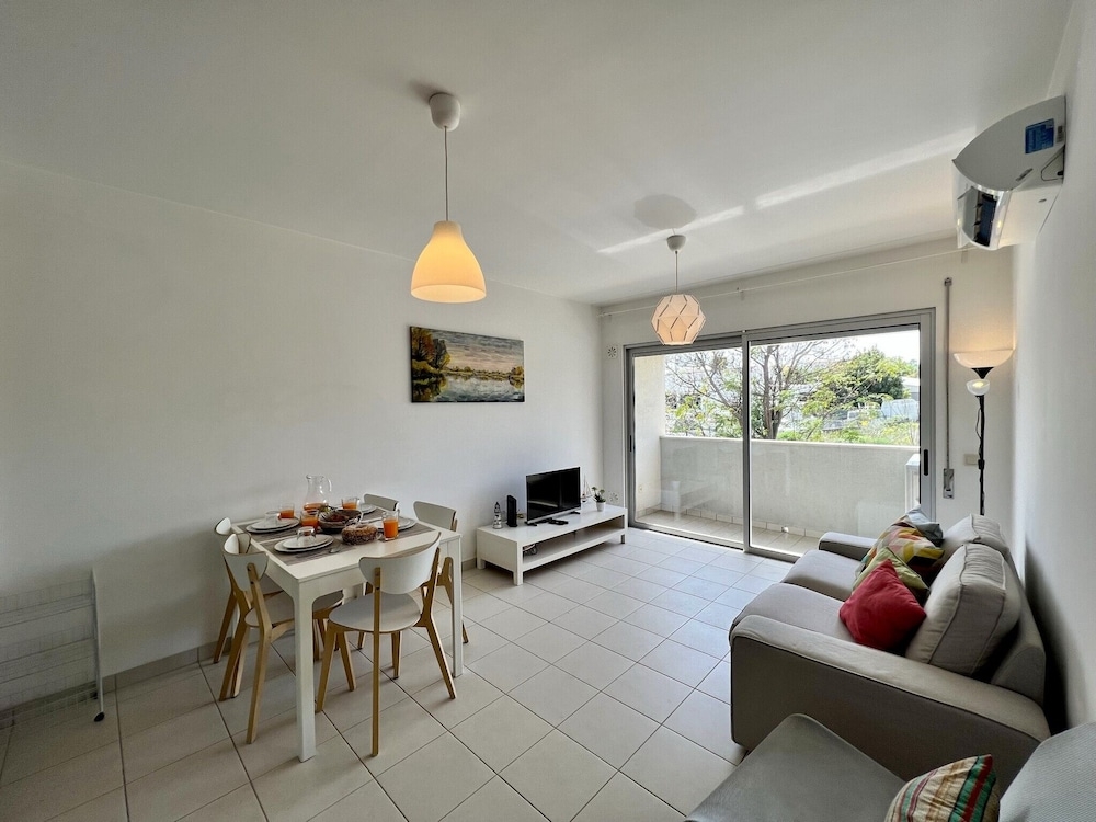 客室内のダイニングエリア