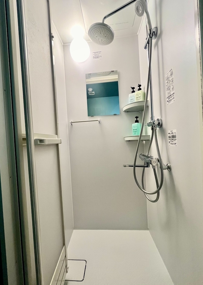 バスルームのシャワー