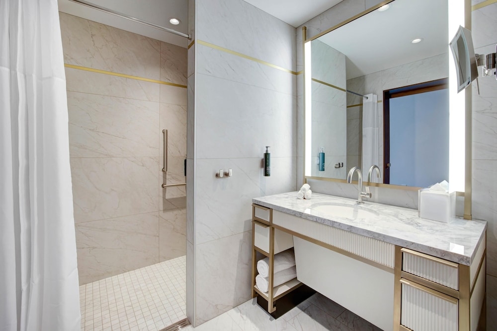 バスルームのシャワー