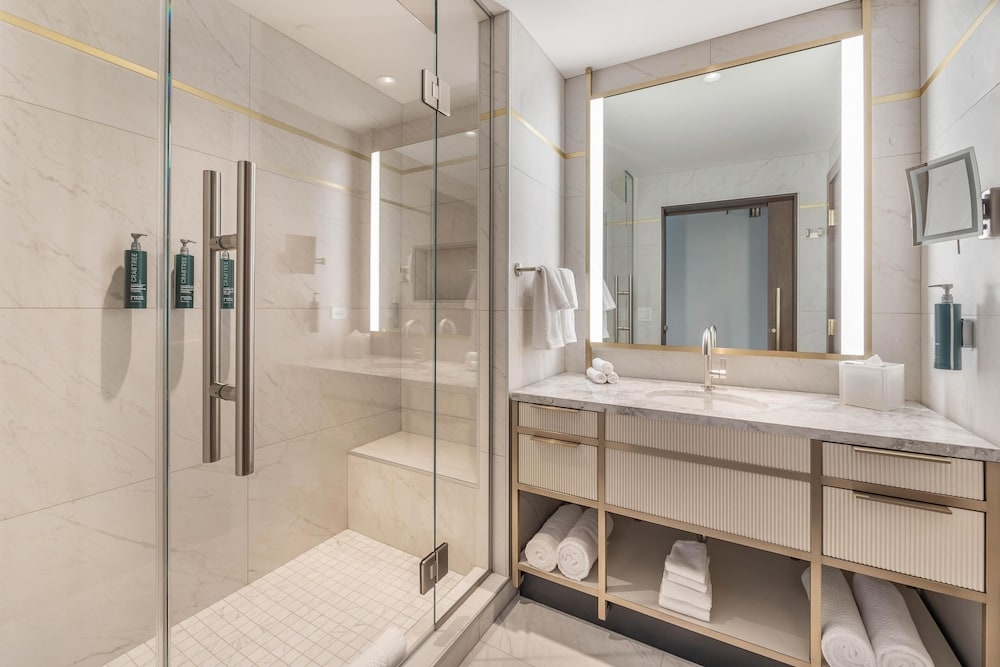 バスルームのシャワー