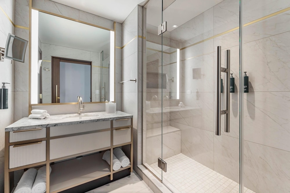 バスルームのシャワー