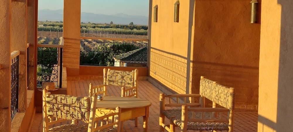 屋外ダイニングエリア