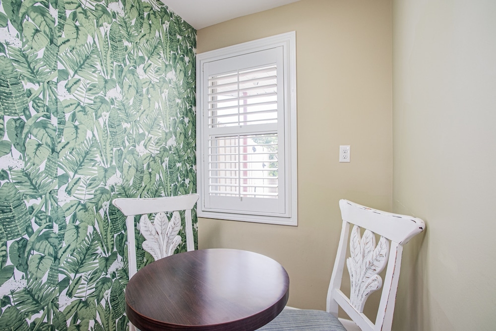 客室内のダイニングエリア