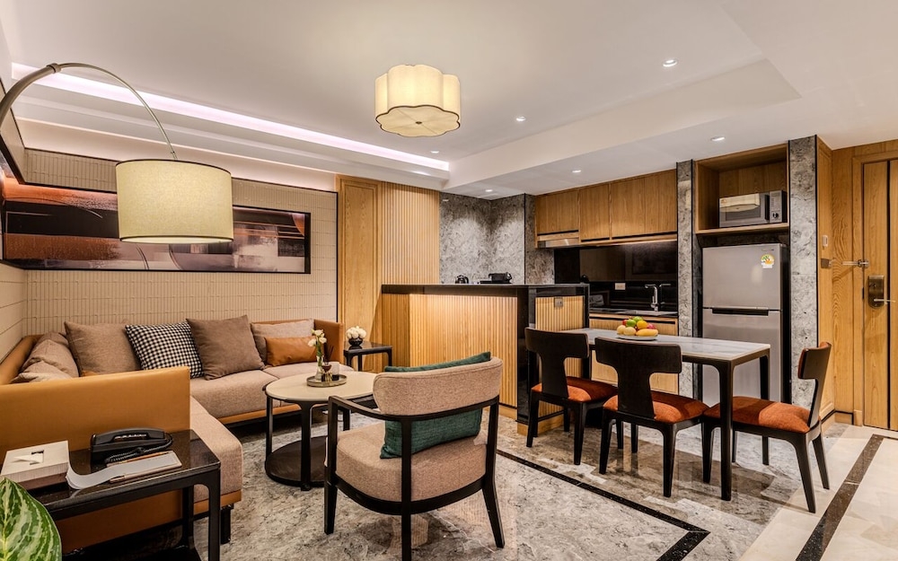 客室内のダイニングエリア