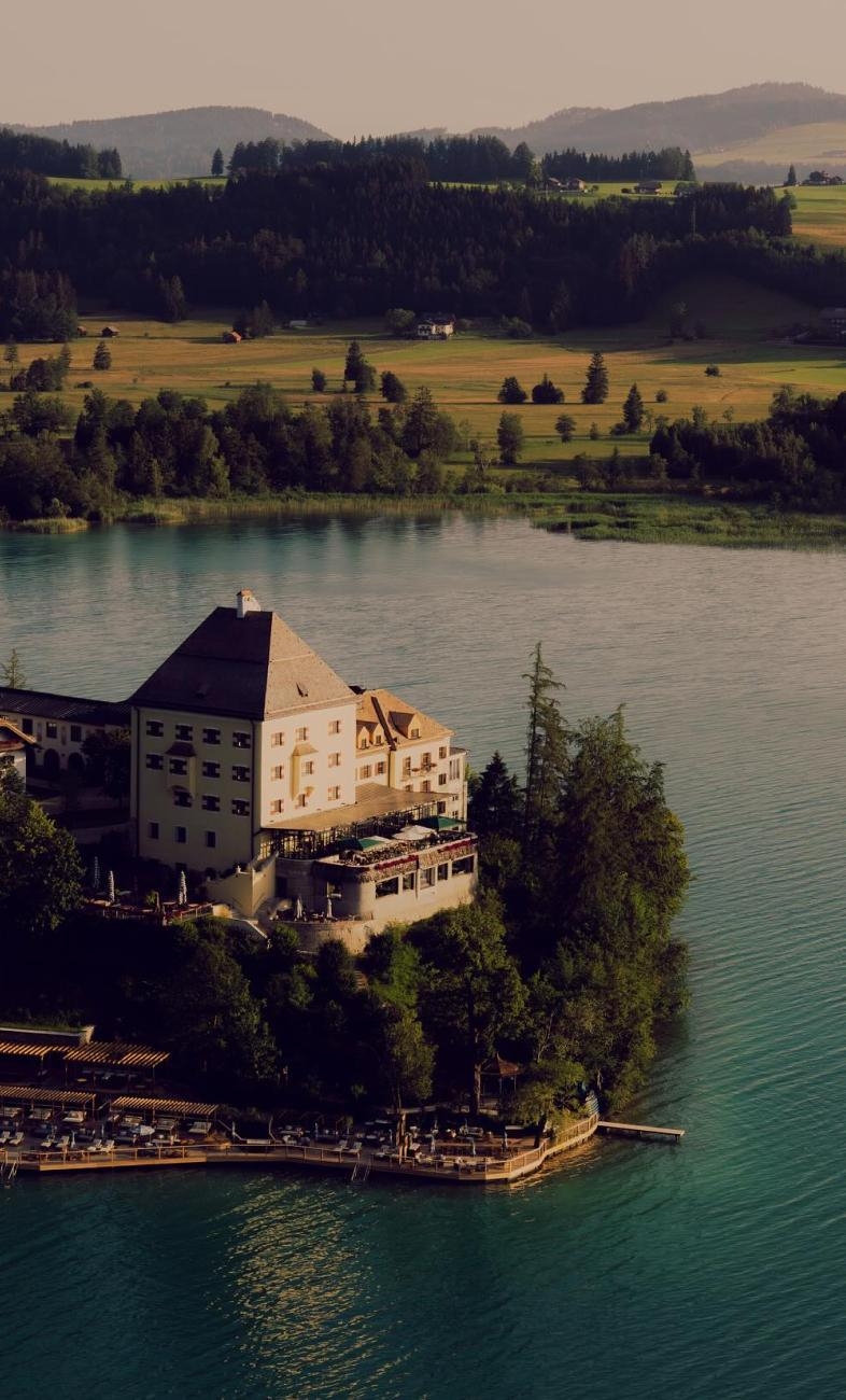 静けさに身を
ゆだねる時間、
オーストリア湖畔の宿