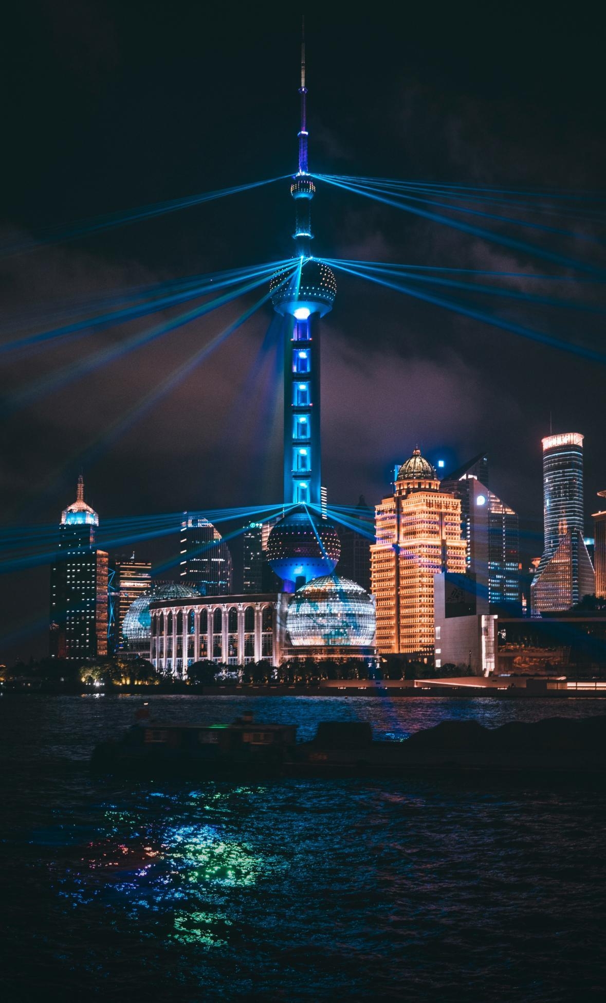 幻想的な光と、
上海の
オン・ザ・バンドのホテル