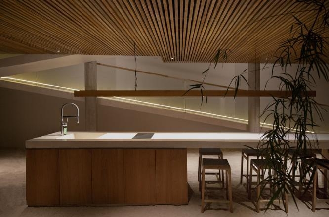 イニットロンボク