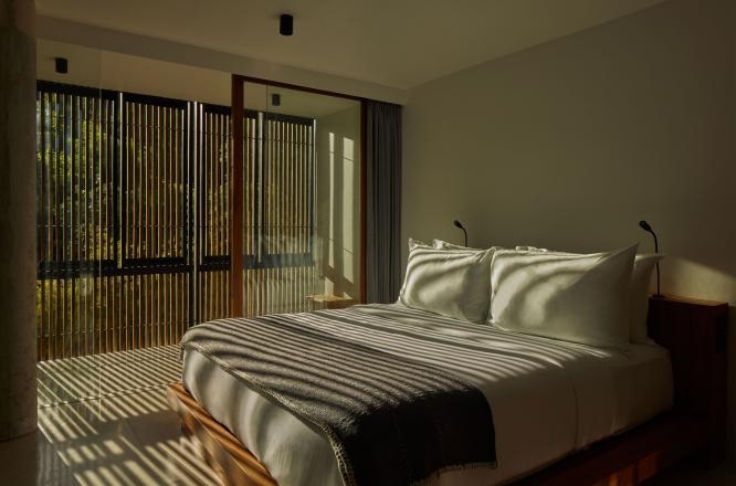 イニットロンボク