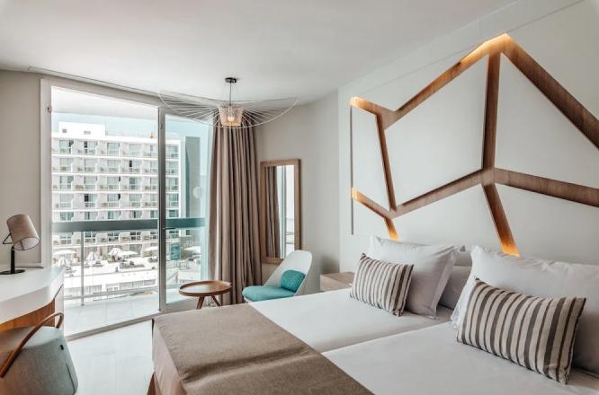 ザ イビサ ツインズ ホテル