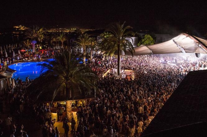 デスティーノ パチャ イビザ