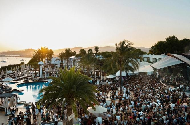 デスティーノ パチャ イビザ