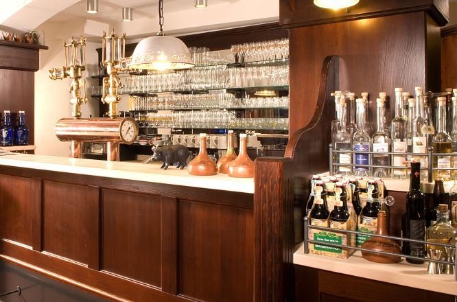 ホテル & ブラウレイガストホフ ドレイ クローネン