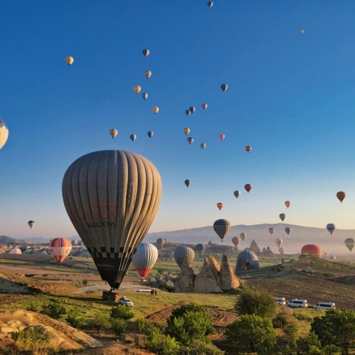 トルコ・カッパドキアㅣカッパドキアの熱気球ツアー、夢のような風景を満喫できる1時間の飛行