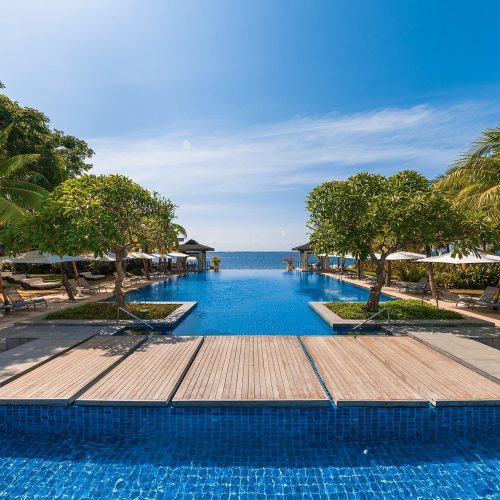 フィリピン・セブㅣクリムゾン リゾートアンド スパ マクタン、3段インフィニティプールがあるラグジュアリーリゾー ト