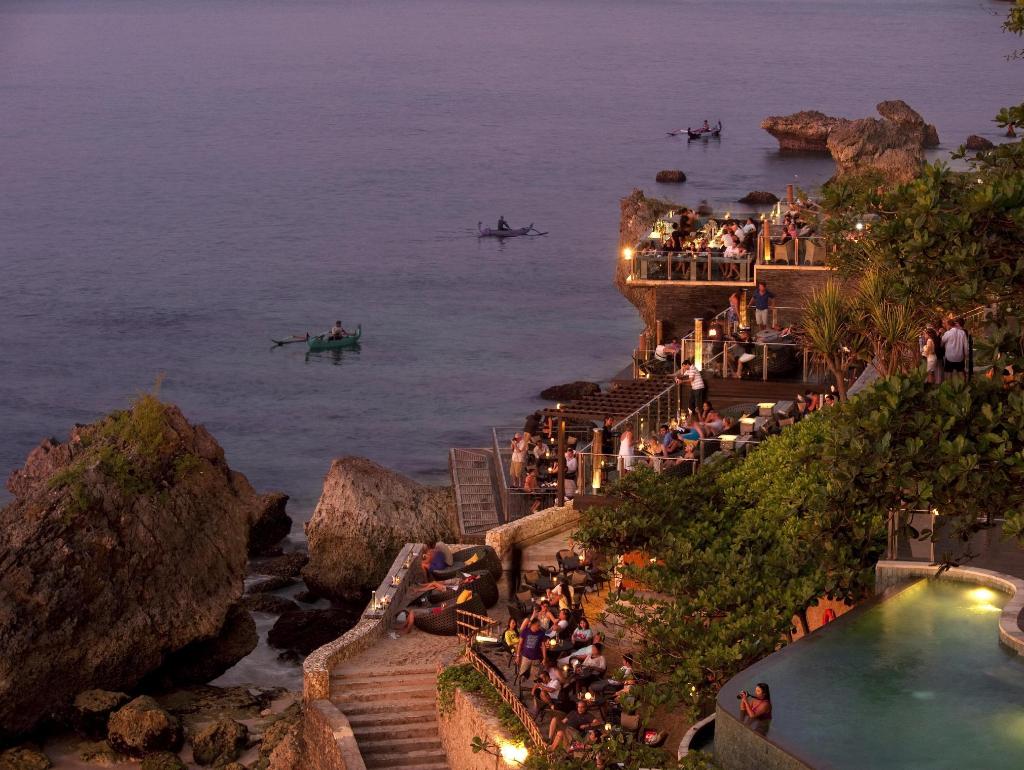 リムバ バイ アヤナ バリ