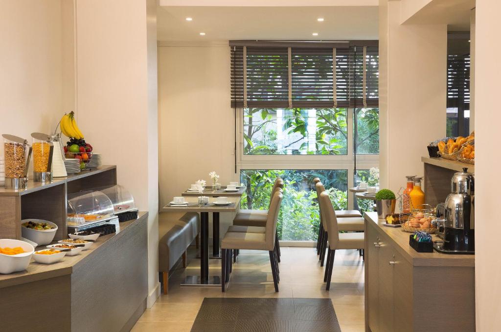 エッフェル塔 ホテル