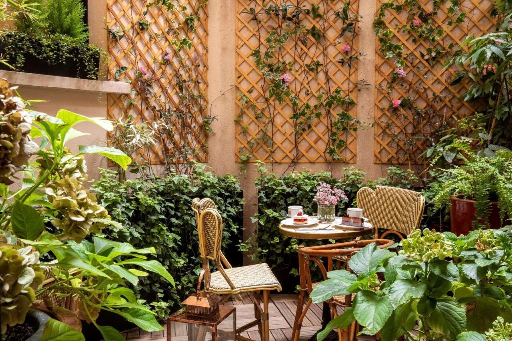 エッフェル塔 ホテル