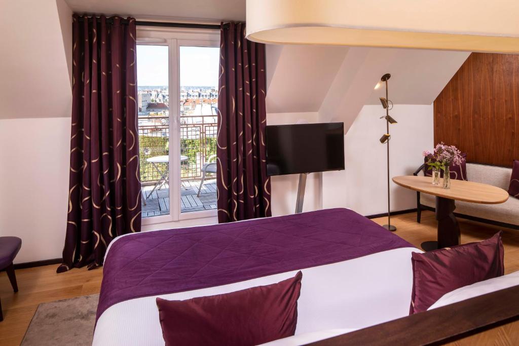 エッフェル塔 ホテル