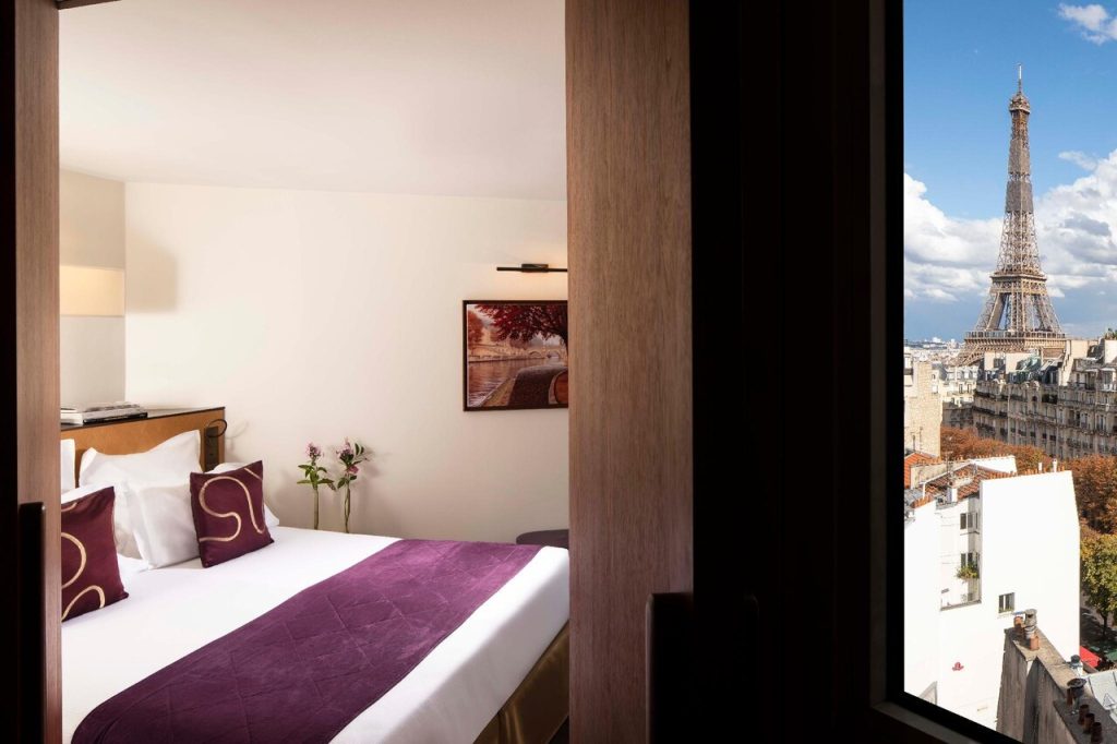 エッフェル塔 ホテル