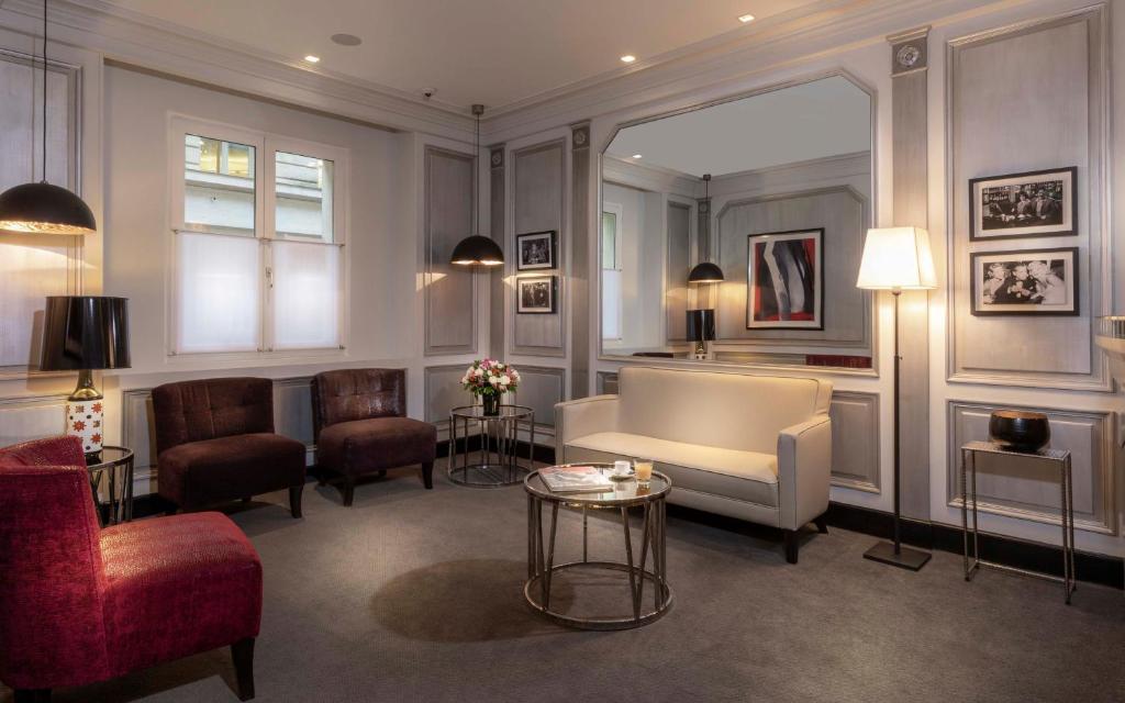 エッフェル塔 ホテル