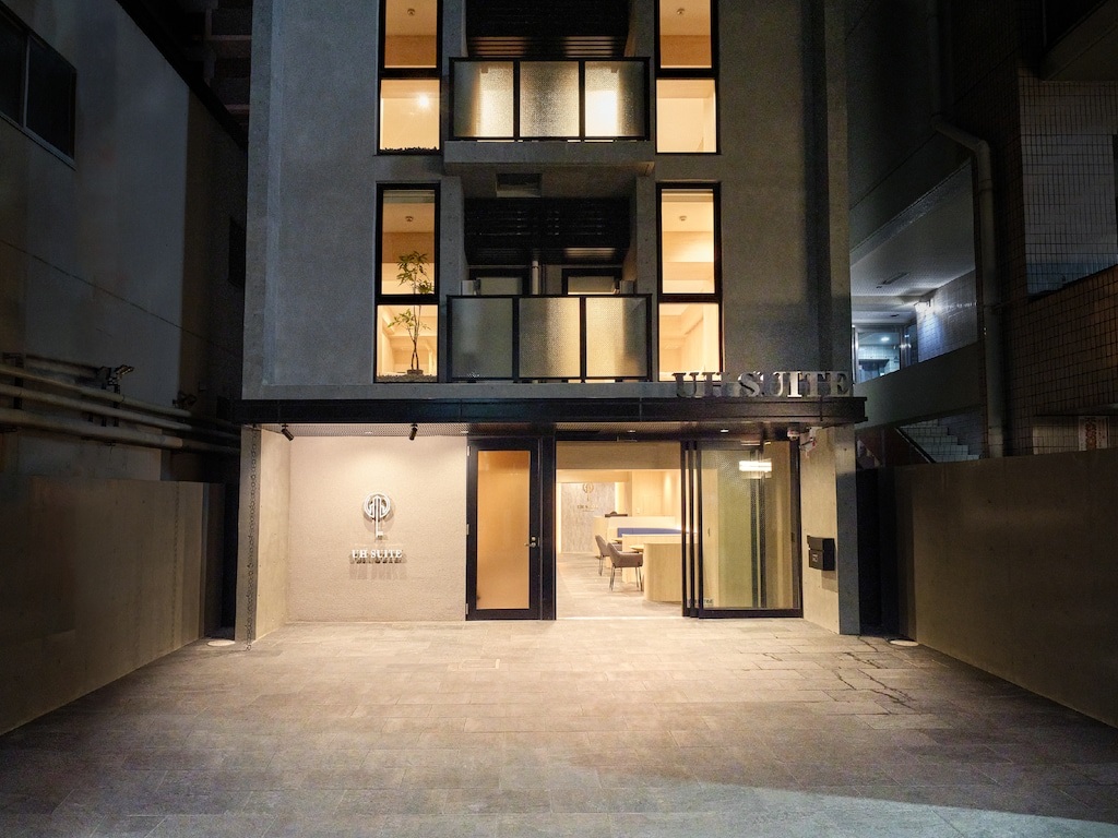 UHスイート難波駅