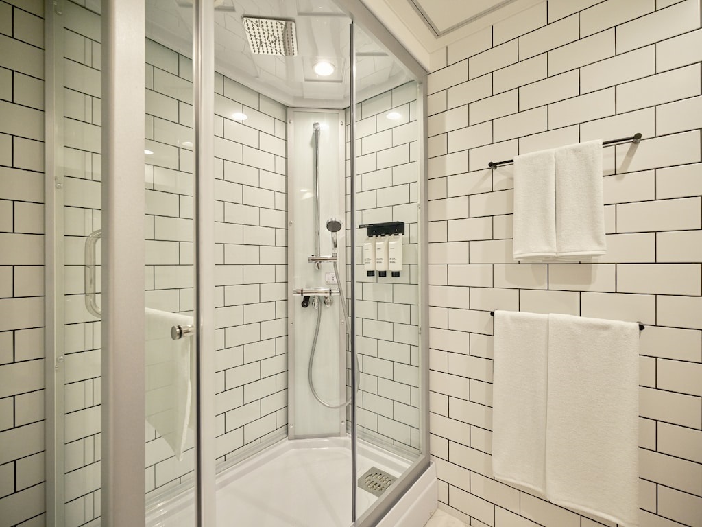 UHスイート難波駅