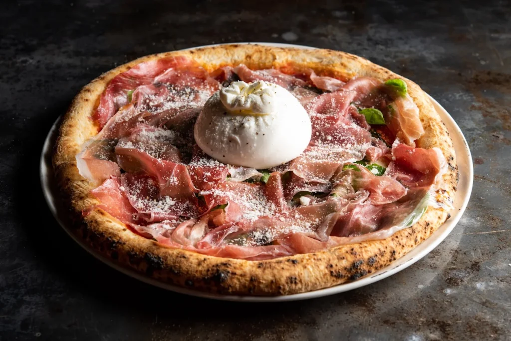 Pizza 4P's シェラトン ニャチャン,ニャチャンホテルプール付き