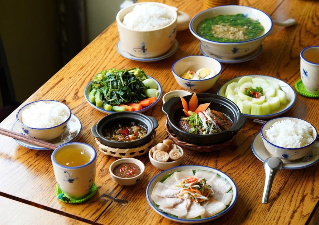 チュオン・チュオン・キム・レストラン,ニャチャンホテルプール付き