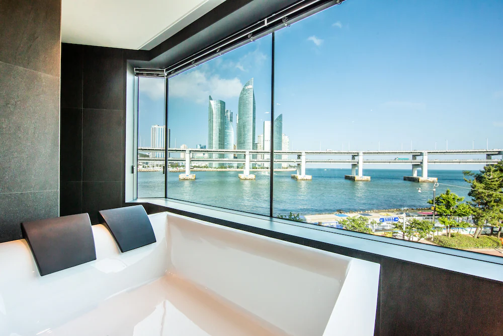 広安里のオーシャンビューホテル