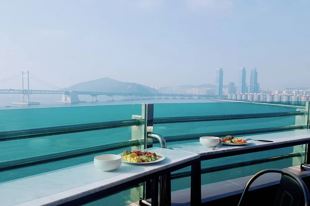 広安里のオーシャンビューホテル