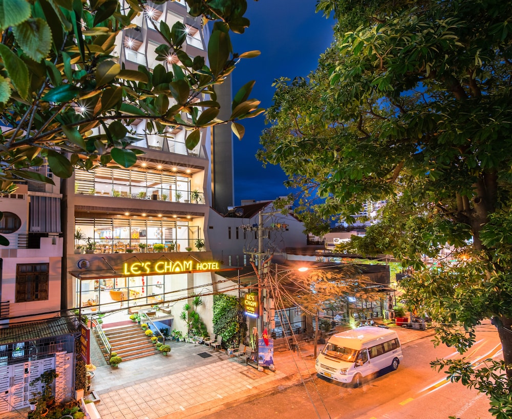 ニャチャン-リーズ チャム ホテル