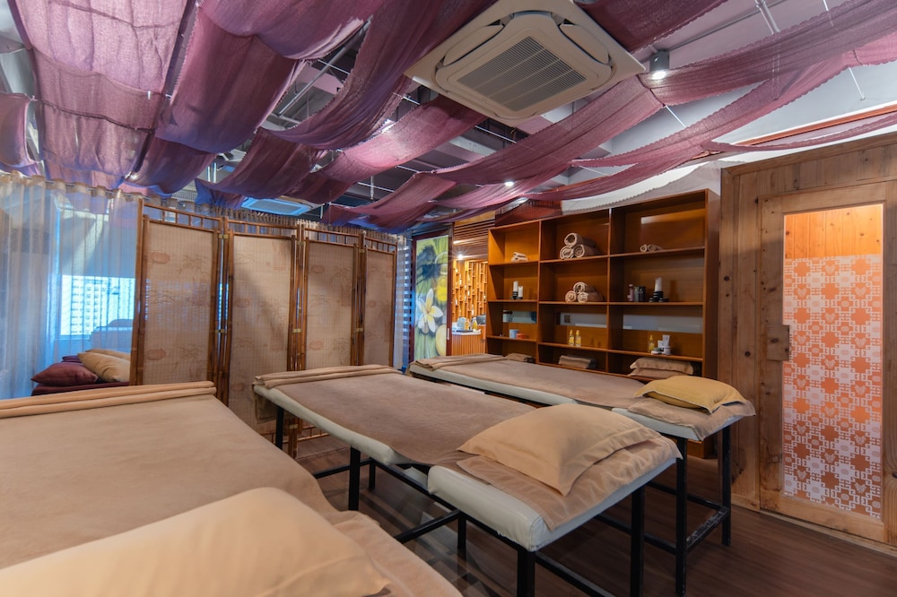 ニャチャン-リーズ チャム ホテル