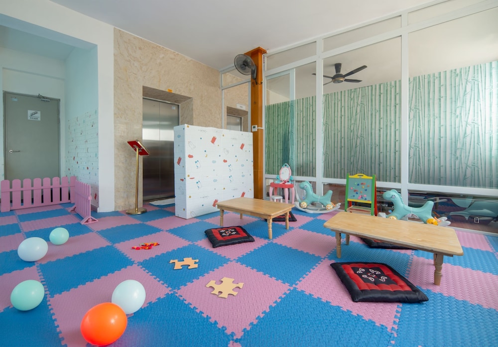 ニャチャン-リーズ チャム ホテル