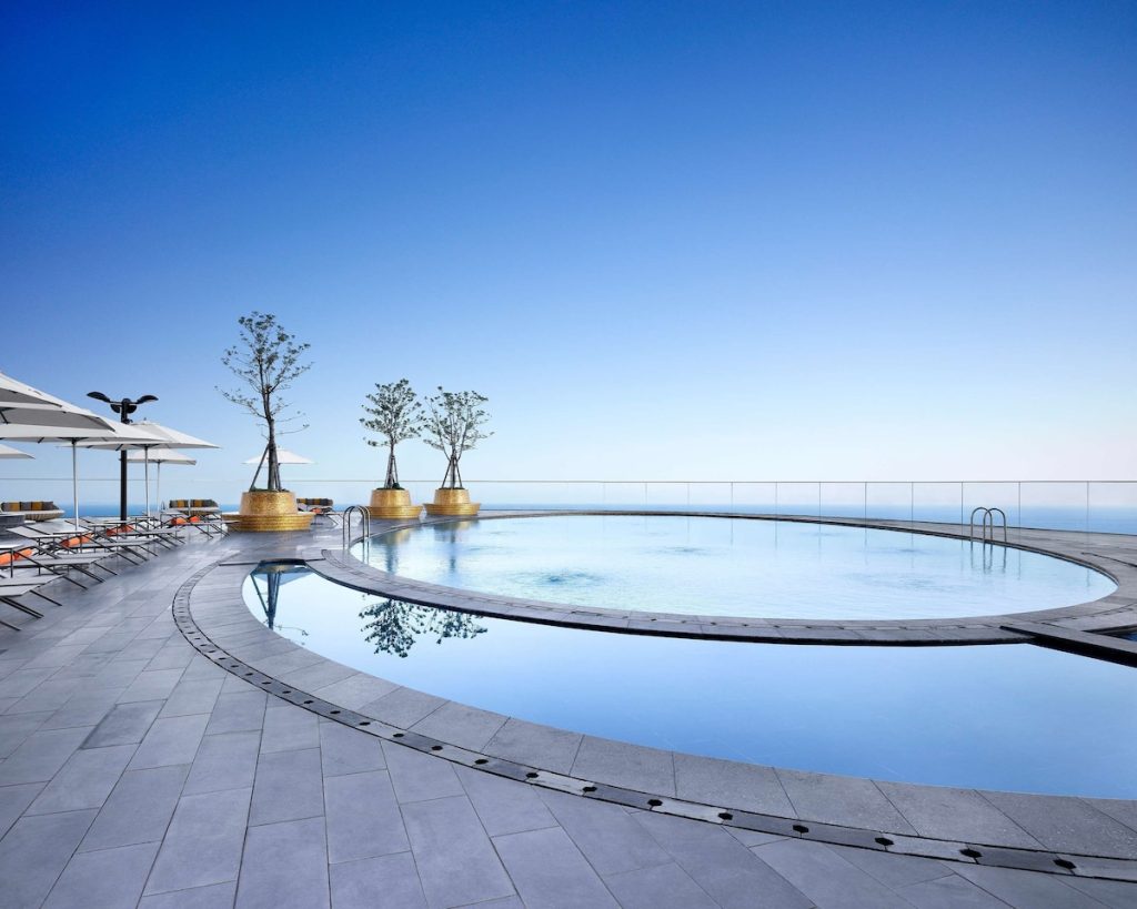 済州島の温水プール付きホテル