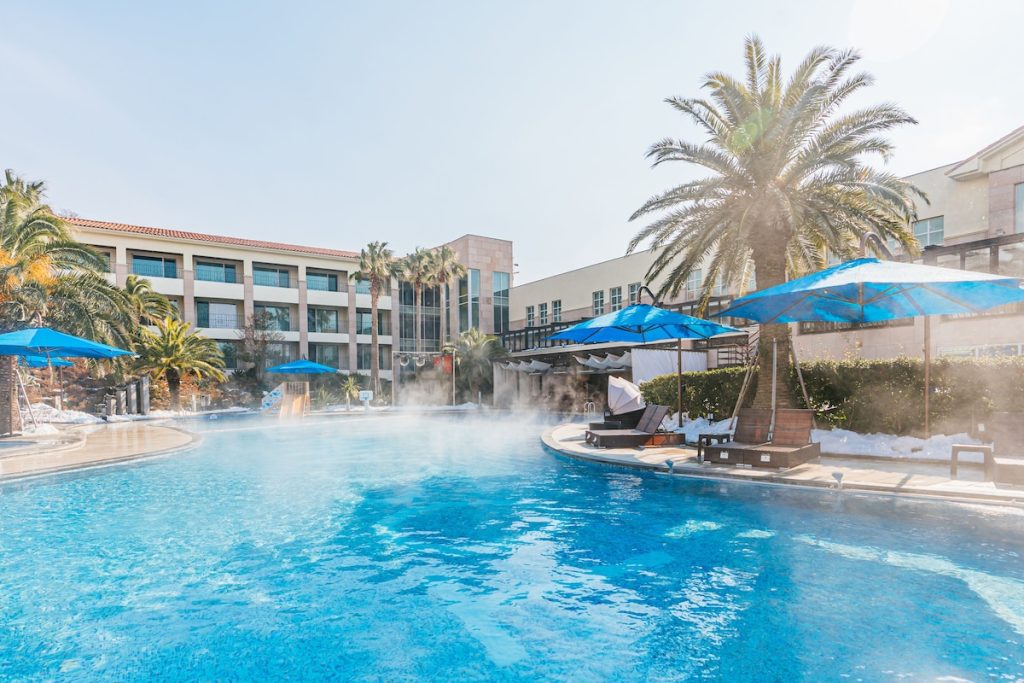 済州島の温水プール付きホテル