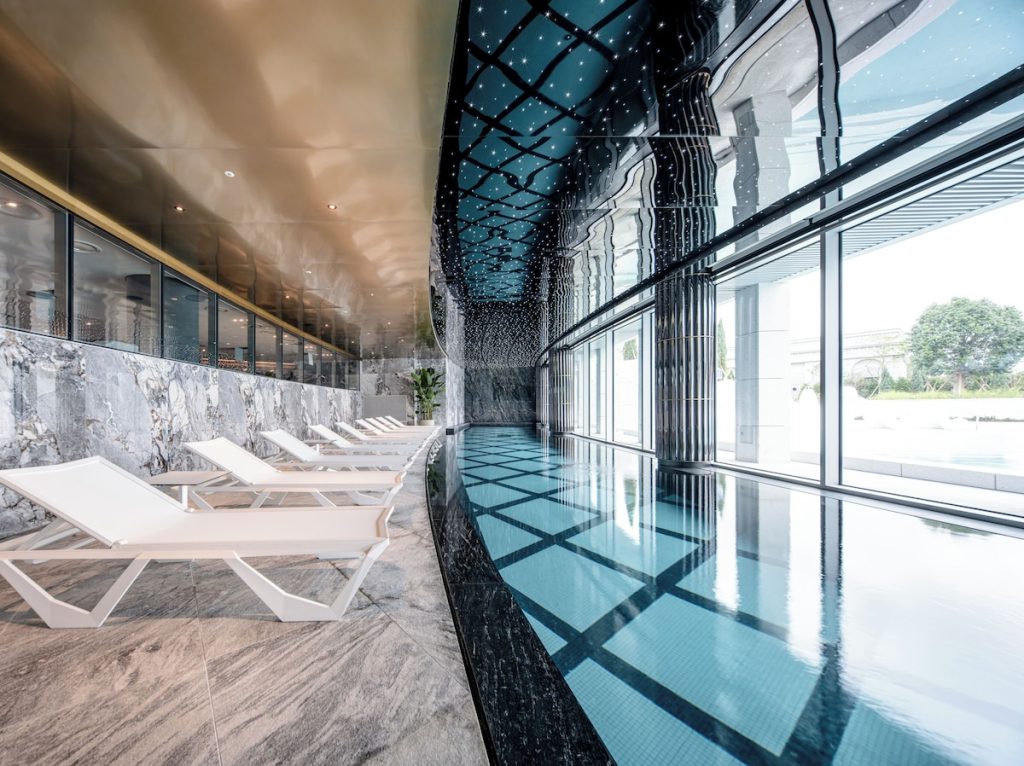 済州島の温水プール付きホテル